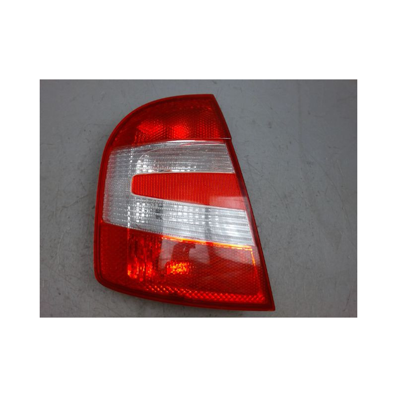 FEU ARRIERE GAUCHE  SKODA FABIA 2004-2007