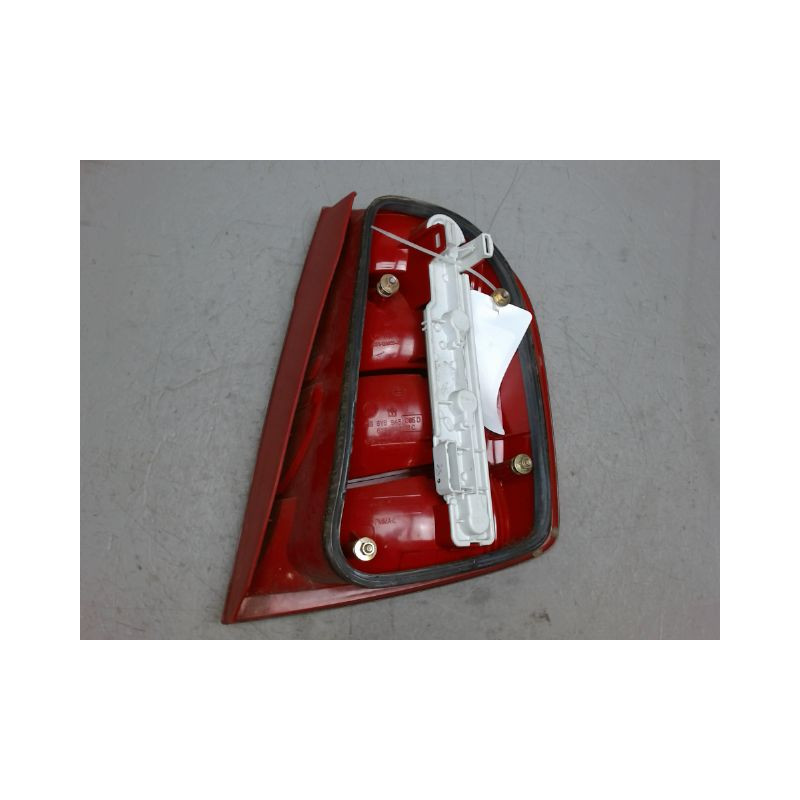 FEU ARRIERE GAUCHE  SKODA FABIA 2004-2007