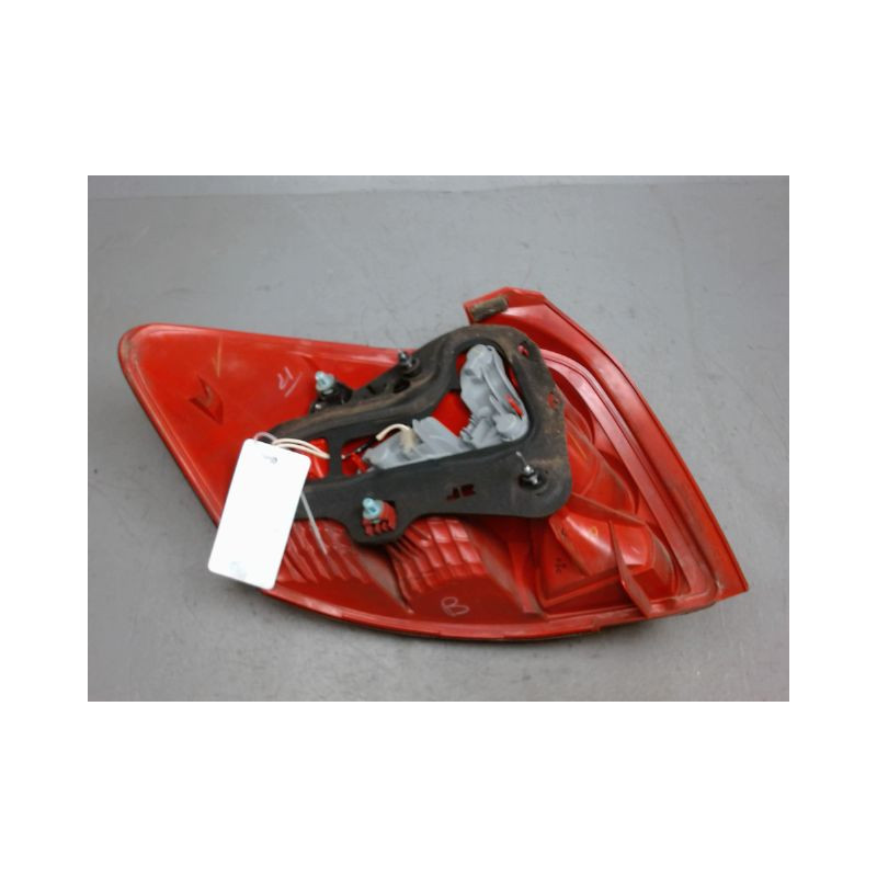 FEU ARRIERE DROIT TOYOTA AURIS 2007-