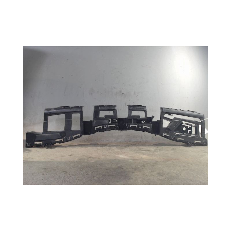 SUPPORT CENTRAL PARE-CHOC ARRIERE  RENAULT SCENIC