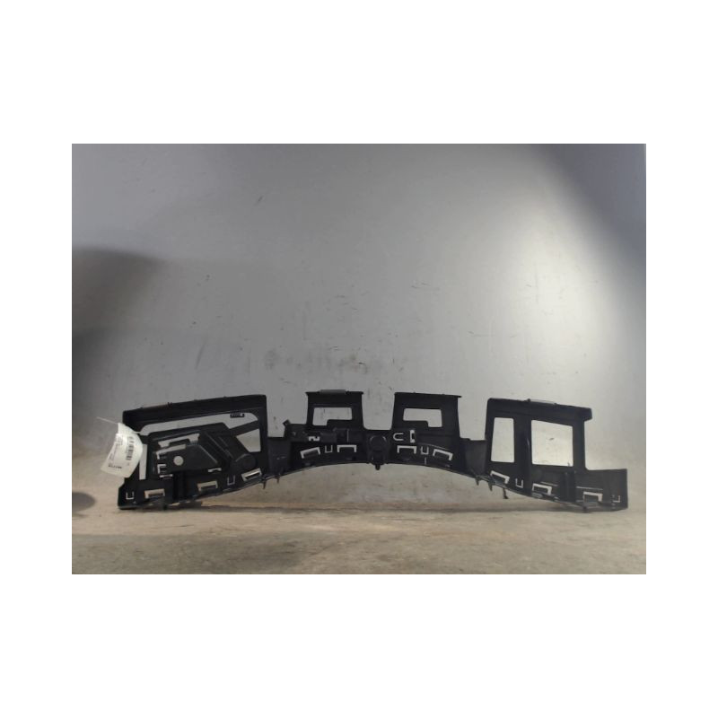 SUPPORT CENTRAL PARE-CHOC ARRIERE  RENAULT SCENIC