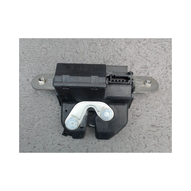 SERRURE HAYON  OPEL CORSA