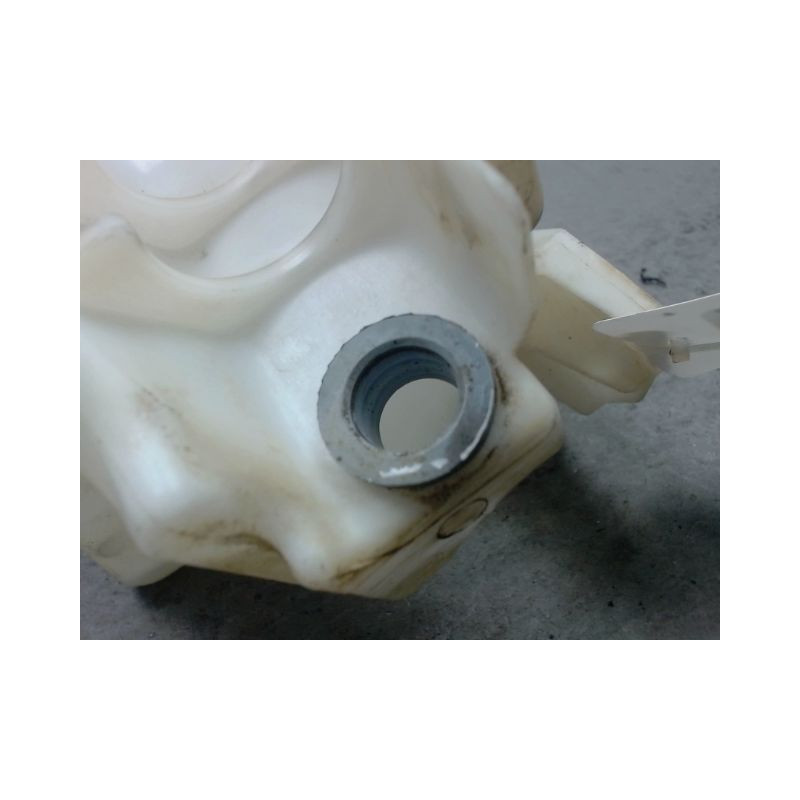 RESERVOIR LAVE-GLACE AVANT NISSAN JUKE