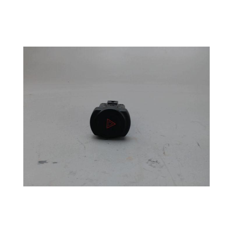 BOUTON DE WARNING DACIA SANDERO