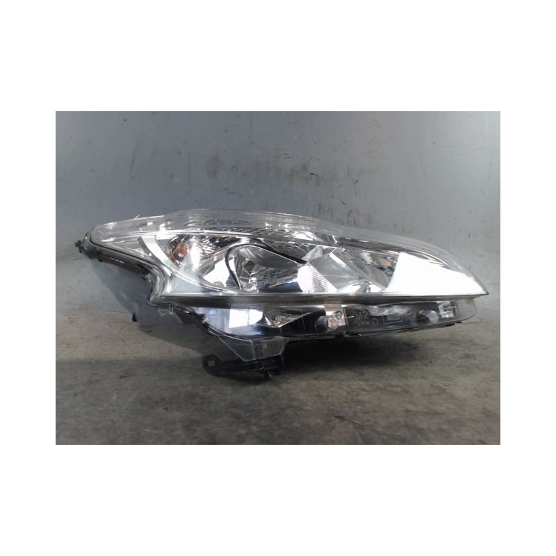 PHARE DROIT PEUGEOT 208