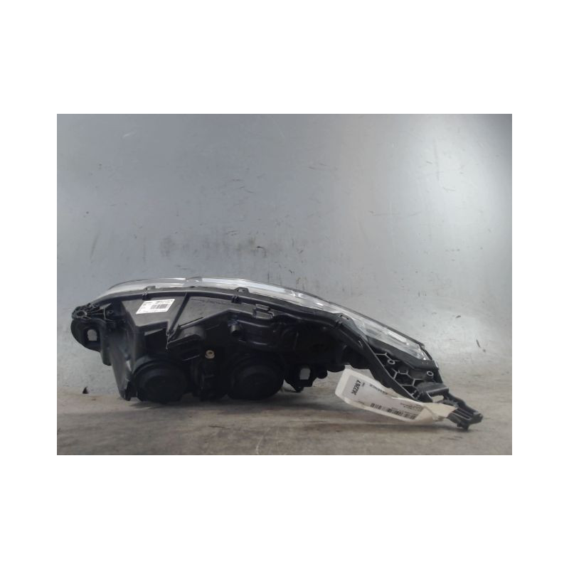PHARE DROIT PEUGEOT 208