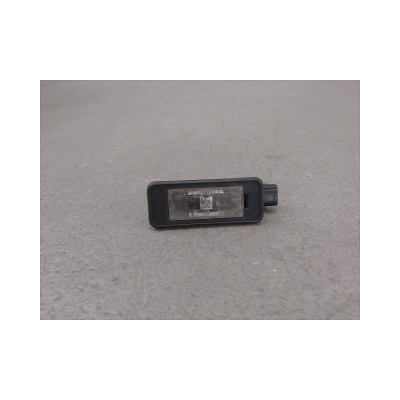 ECLAIREUR PLAQUE DE POLICE DROIT PEUGEOT 2008