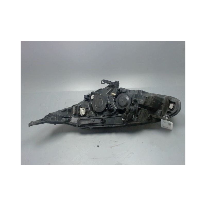 PHARE DROIT PEUGEOT 208