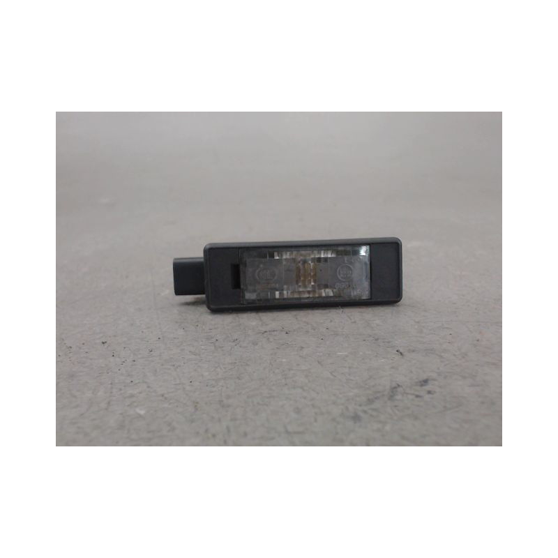 ECLAIREUR PLAQUE DE POLICE DROIT PEUGEOT 208