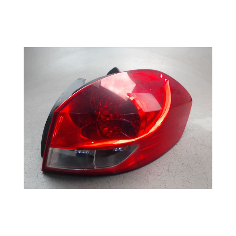 FEU ARRIERE DROIT RENAULT CLIO