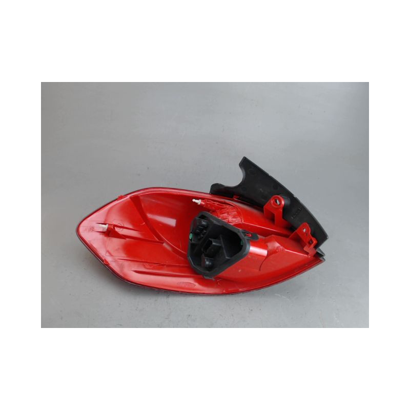 FEU ARRIERE DROIT RENAULT CLIO