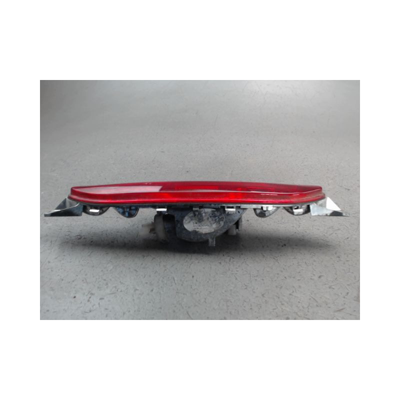 FEU BROUILLARD CENTRAL ARRIERE PEUGEOT 208