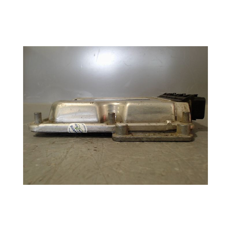 CALCULATEUR MOTEUR RENAULT LAGUNA