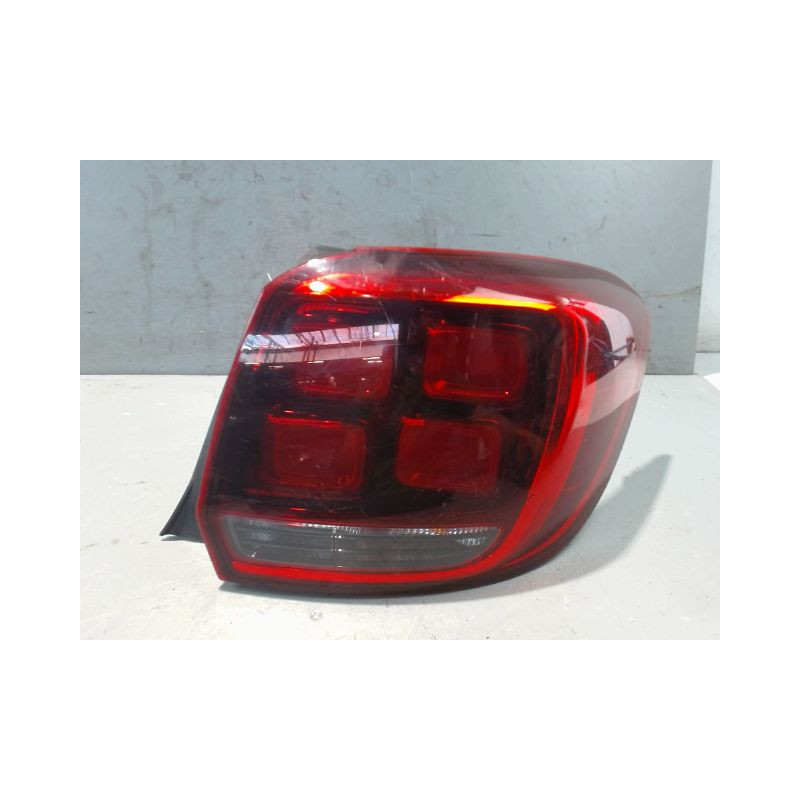 FEU ARRIERE DROIT DACIA SANDERO