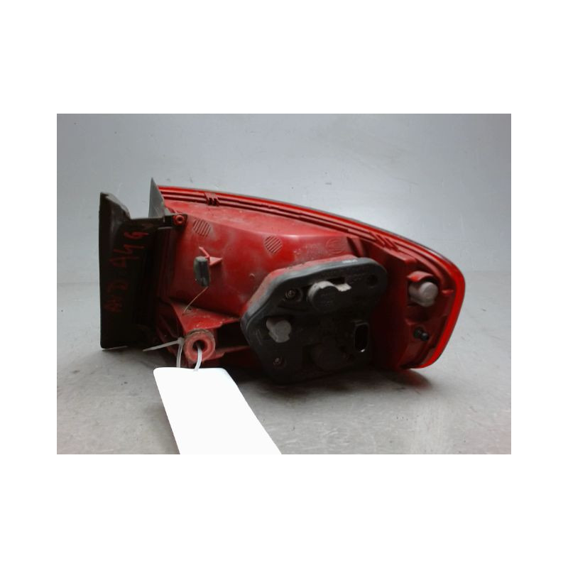 FEU ARRIERE GAUCHE  AUDI A4 3 PHASE 1 2.0 TDI - 16V TUR