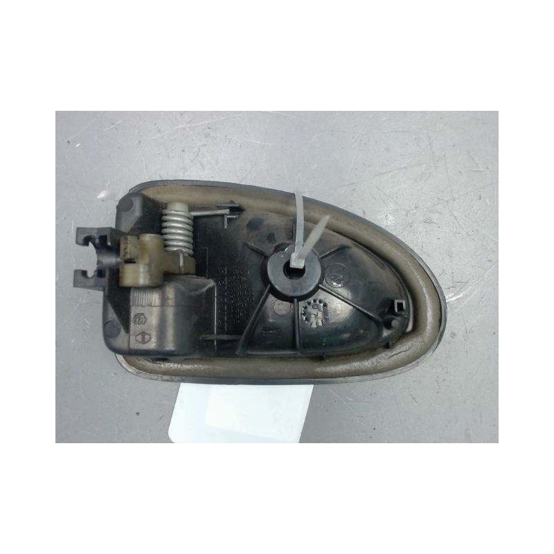 POIGNEE INTERIEURE PORTE AVANT DROIT RENAULT TRAFIC CN 1000KG 2006-