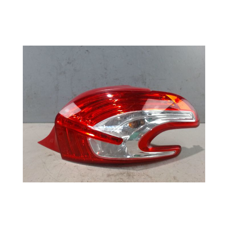 FEU ARRIERE DROIT PEUGEOT 208