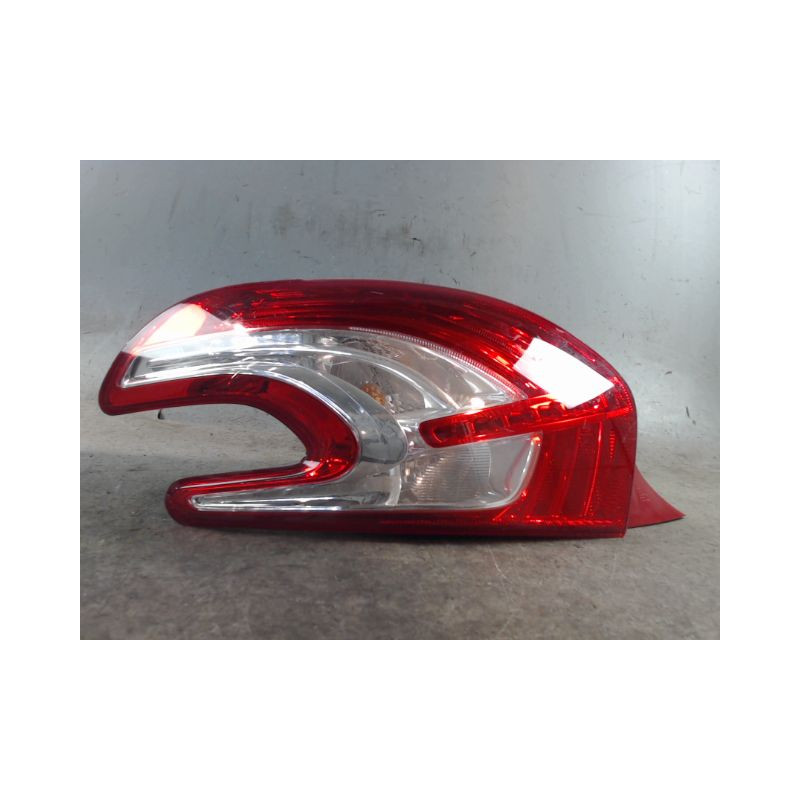 FEU ARRIERE GAUCHE  PEUGEOT 208