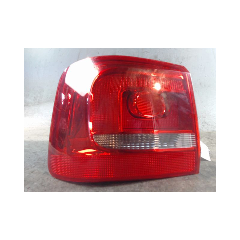 FEU ARRIERE GAUCHE  VOLKSWAGEN TOURAN 09-