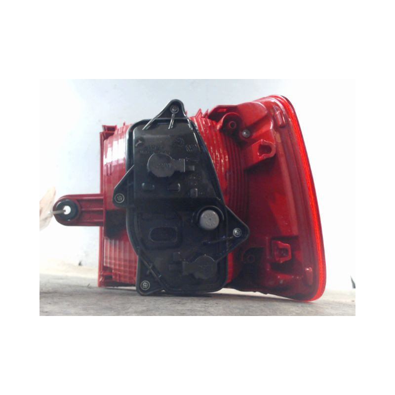 FEU ARRIERE GAUCHE  VOLKSWAGEN TOURAN 09-