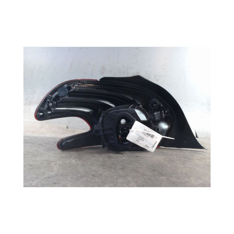 FEU ARRIERE DROIT PEUGEOT 208
