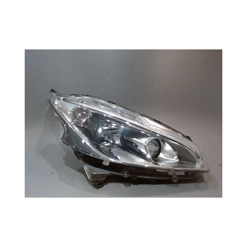 PHARE DROIT PEUGEOT 208