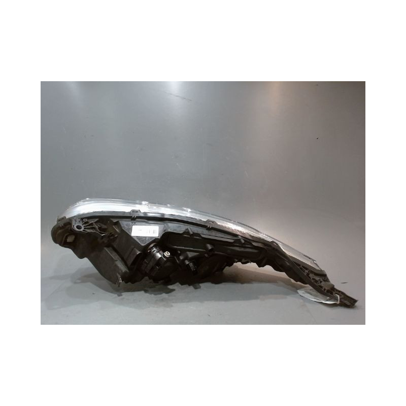 PHARE DROIT PEUGEOT 208
