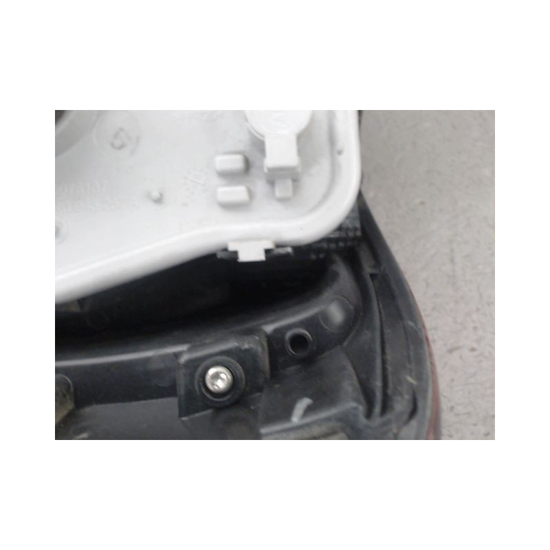 FEU ARRIERE GAUCHE  VOLKSWAGEN POLO