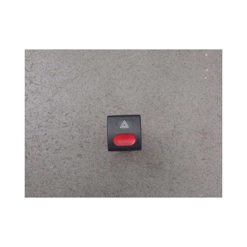 BOUTON DE WARNING CITROEN SAXO