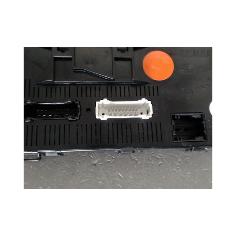 BOITIER GESTION HABITACLE RENAULT CLIO