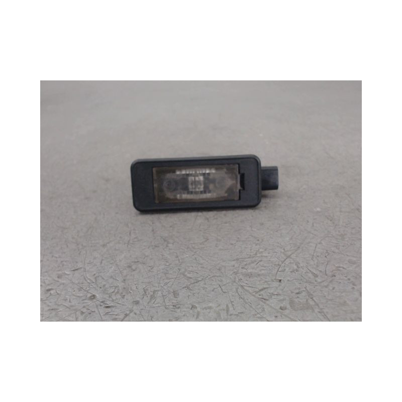 ECLAIREUR PLAQUE DE POLICE DROIT PEUGEOT 308