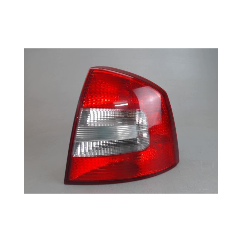 FEU ARRIERE DROIT SKODA OCTAVIA
