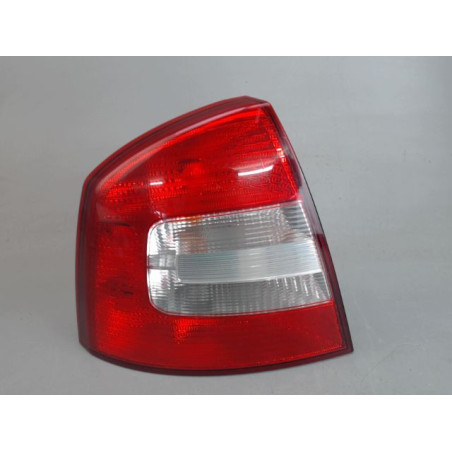 FEU ARRIERE GAUCHE  SKODA OCTAVIA