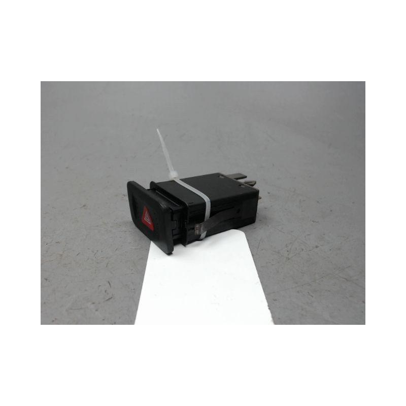 BOUTON DE WARNING VOLKSWAGEN GOLF