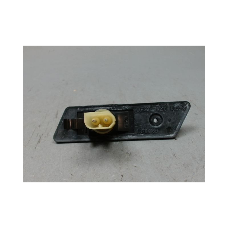 REPETITEUR AILE GAUCHE BMW SERIE 3