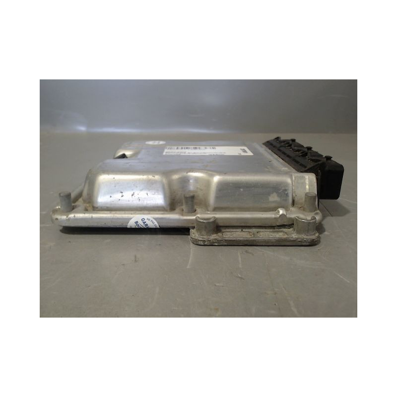 CALCULATEUR MOTEUR RENAULT LAGUNA