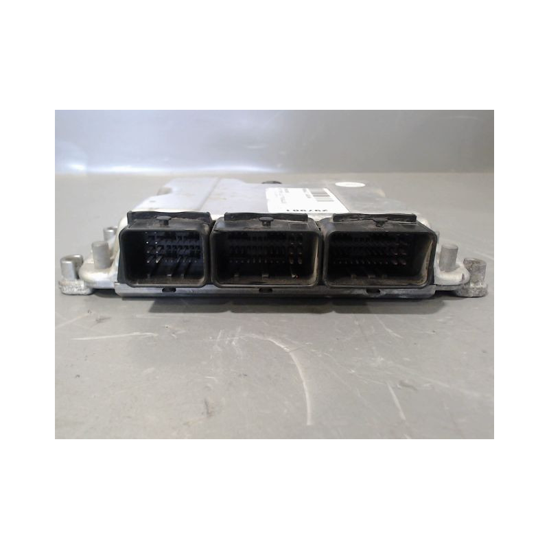 CALCULATEUR MOTEUR RENAULT LAGUNA