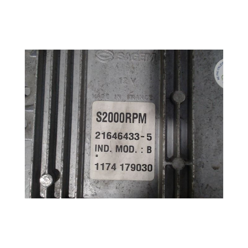 CALCULATEUR MOTEUR RENAULT CLIO