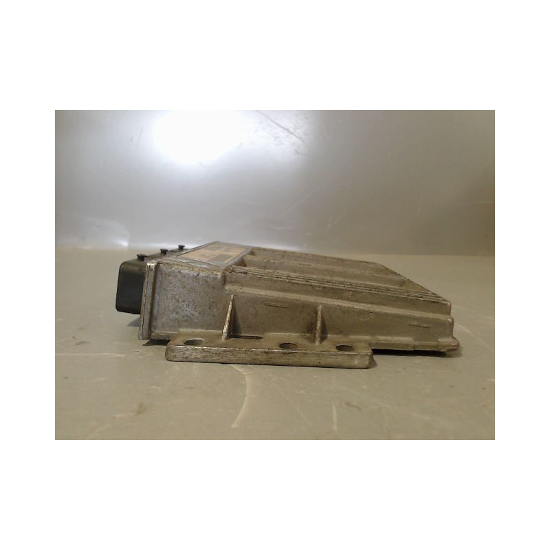 CALCULATEUR MOTEUR RENAULT CLIO
