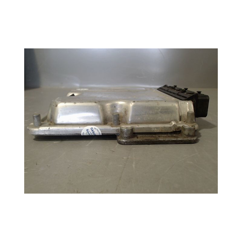 CALCULATEUR MOTEUR RENAULT LAGUNA