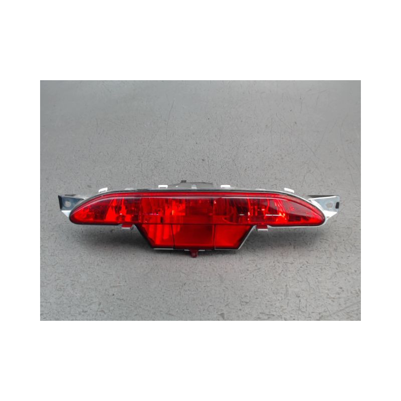 FEU BROUILLARD CENTRAL ARRIERE PEUGEOT 208