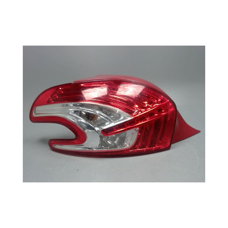 FEU ARRIERE GAUCHE  PEUGEOT 208 PHASE 1 ESSENCE