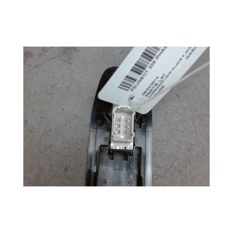 COMMANDE LEVE-GLACE PORTE AVD PEUGEOT 208 PHASE 1 1.4 HDI - 8V TURBO