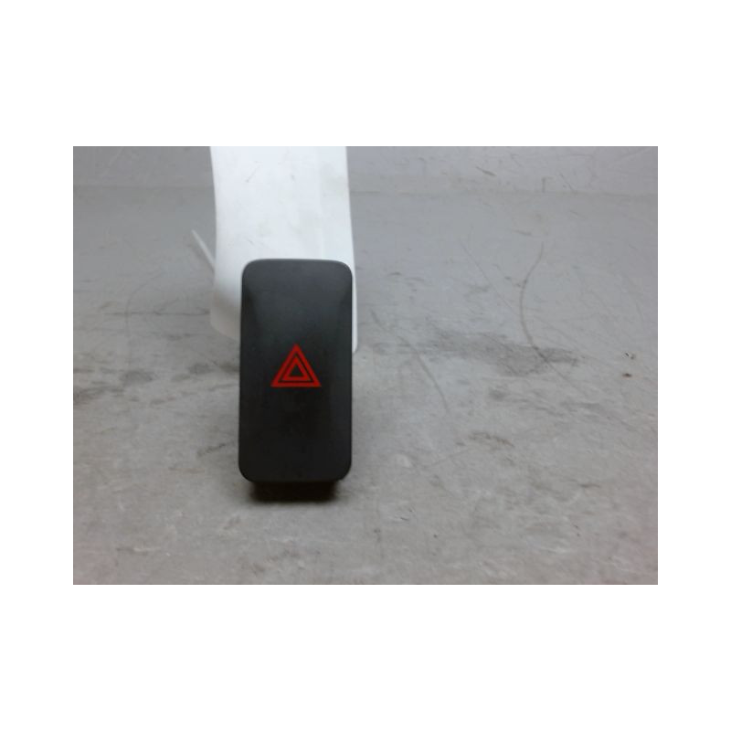 BOUTON DE WARNING NISSAN LEAF