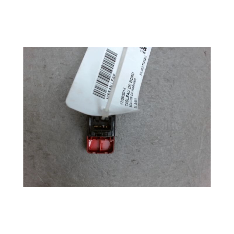 BOUTON DE WARNING NISSAN LEAF
