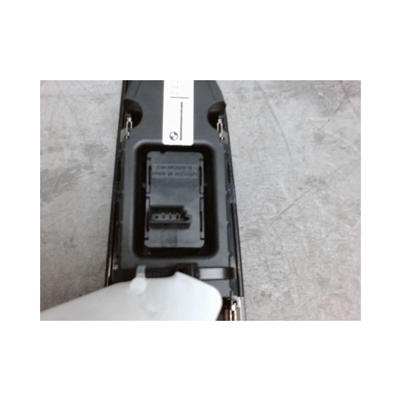 COMMANDE LEVE-GLACE PORTE AVD B.M.W. SERIE 1