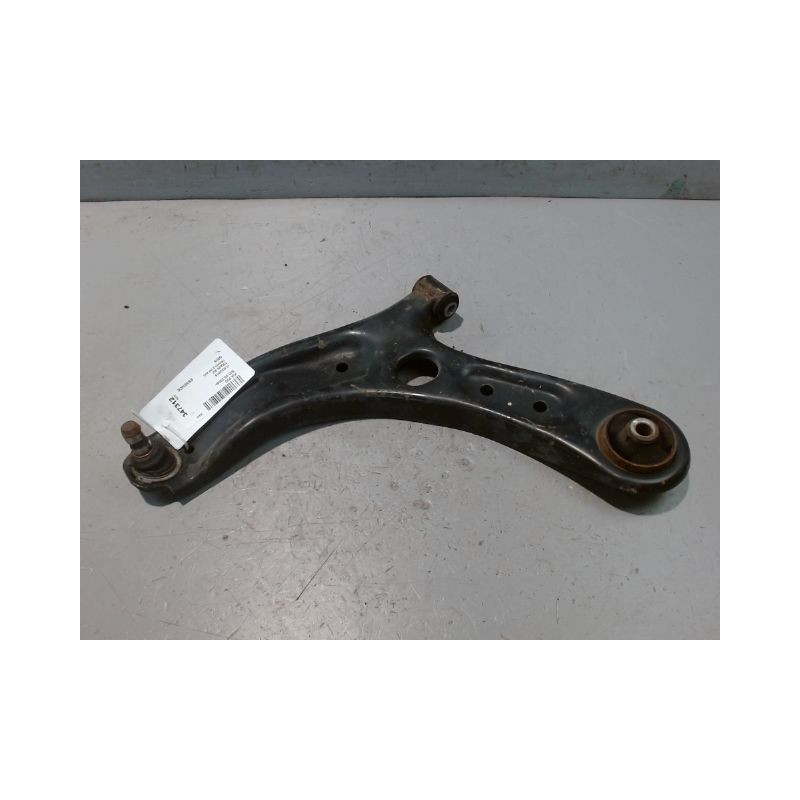 TRIANGLE INFERIEUR AVANT GAUCHE KIA RIO 2005-