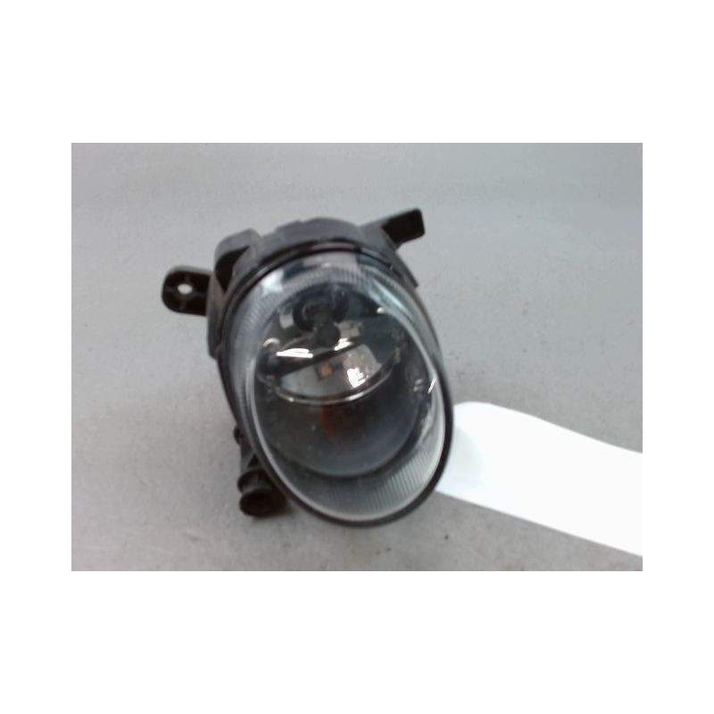PHARE ANTIBROUILLARD AVANT DROIT AUDI A4 BREAK