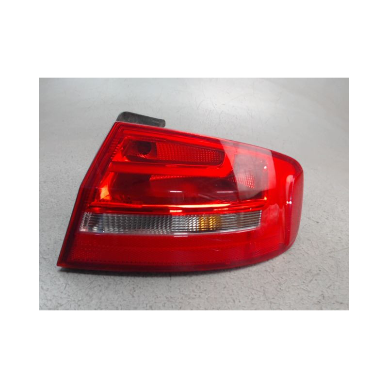 FEU ARRIERE DROIT AUDI A4
