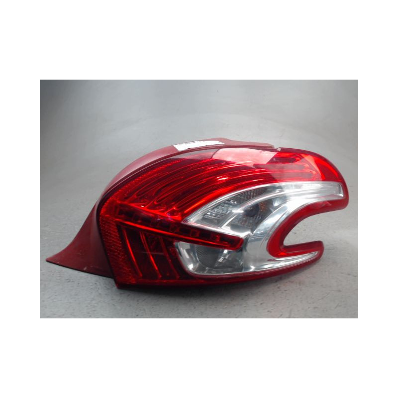 FEU ARRIERE DROIT PEUGEOT 208
